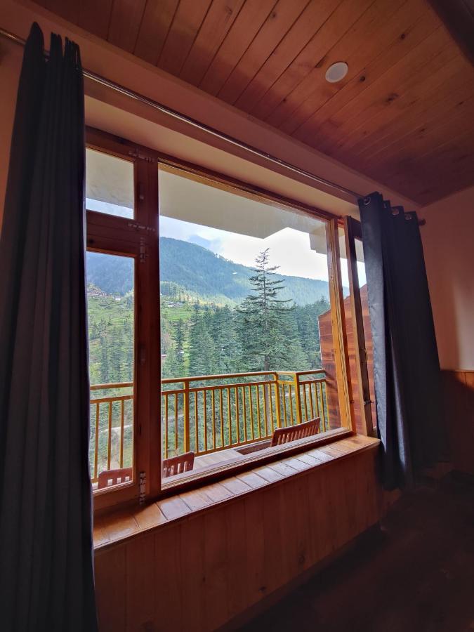 The Woodpecker Inn & Cafe, Jibhi Exterior photo